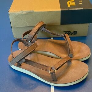 TEVA original universal slim line leather women’s 6
Acorn like new
